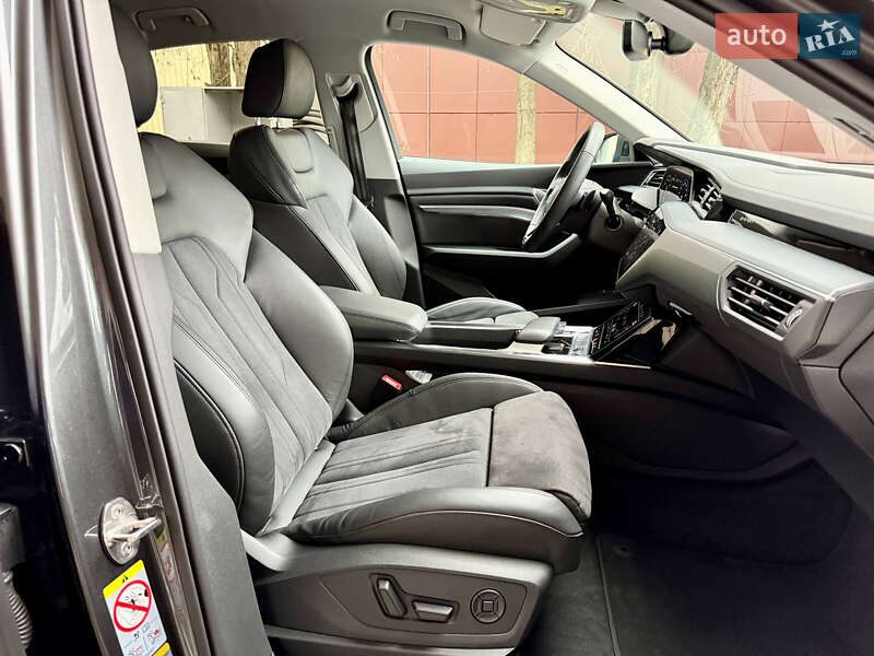 Позашляховик / Кросовер Audi e-tron Sportback 2022 в Дніпрі