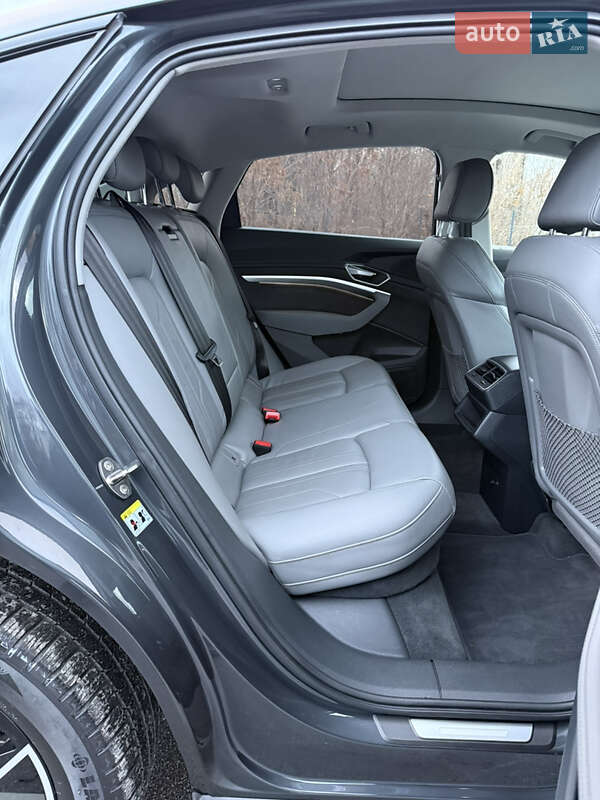 Позашляховик / Кросовер Audi e-tron Sportback 2022 в Козятині