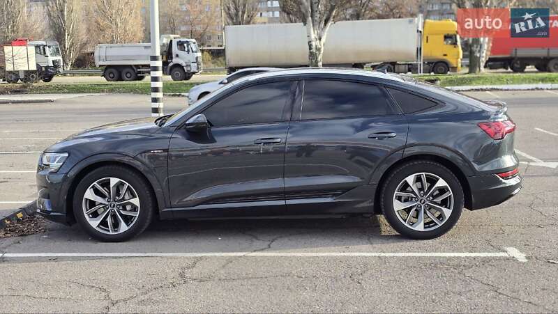 Позашляховик / Кросовер Audi e-tron Sportback 2020 в Дніпрі