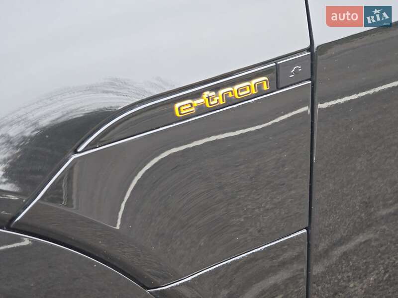 Позашляховик / Кросовер Audi e-tron Sportback 2022 в Ковелі