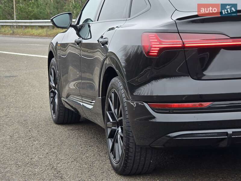 Позашляховик / Кросовер Audi e-tron Sportback 2022 в Ковелі
