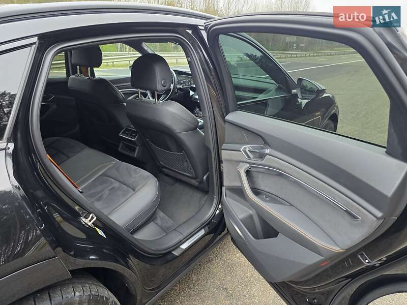 Позашляховик / Кросовер Audi e-tron Sportback 2022 в Ковелі