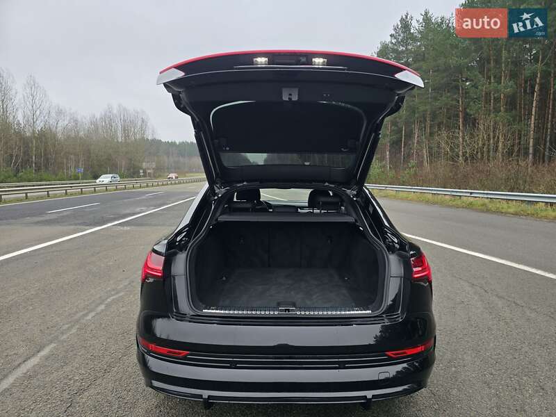 Позашляховик / Кросовер Audi e-tron Sportback 2022 в Ковелі