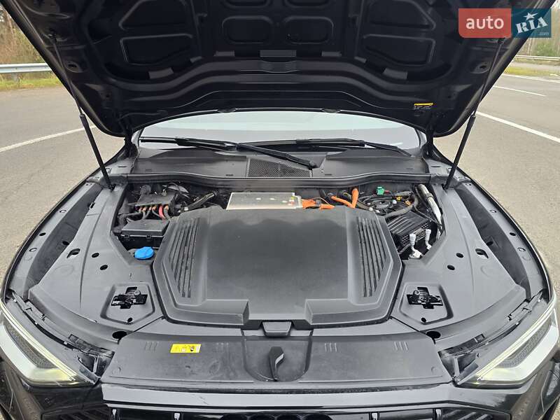 Позашляховик / Кросовер Audi e-tron Sportback 2022 в Ковелі