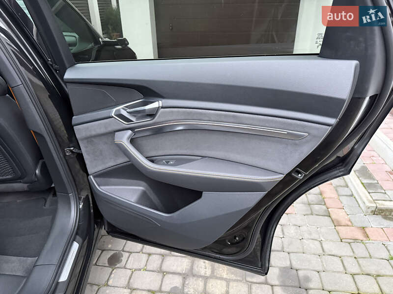 Позашляховик / Кросовер Audi e-tron Sportback 2022 в Луцьку