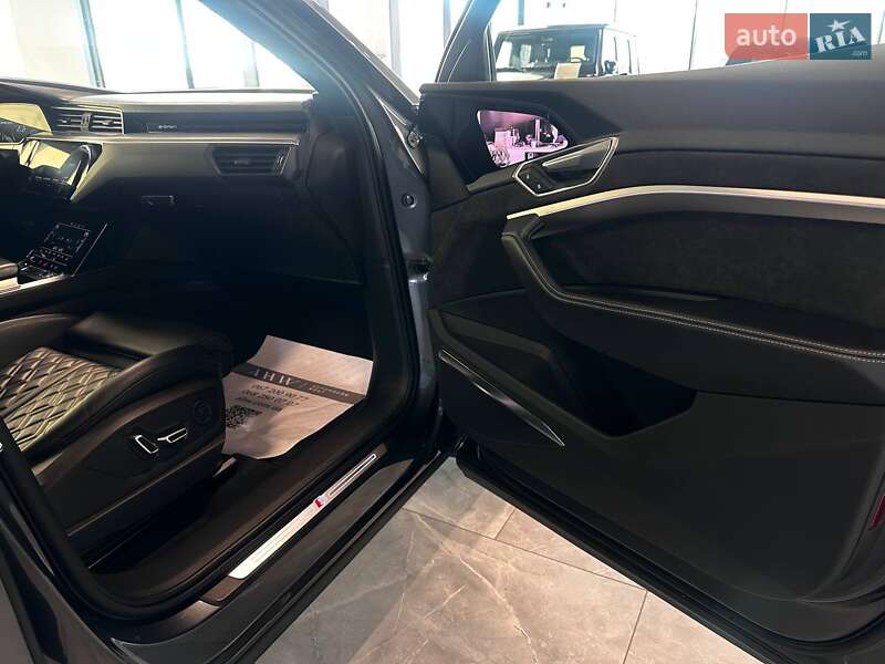 Позашляховик / Кросовер Audi e-tron Sportback 2020 в Львові фото 36 Позашляховик / Кросовер Audi e-tron Sportback 2020 в Львові