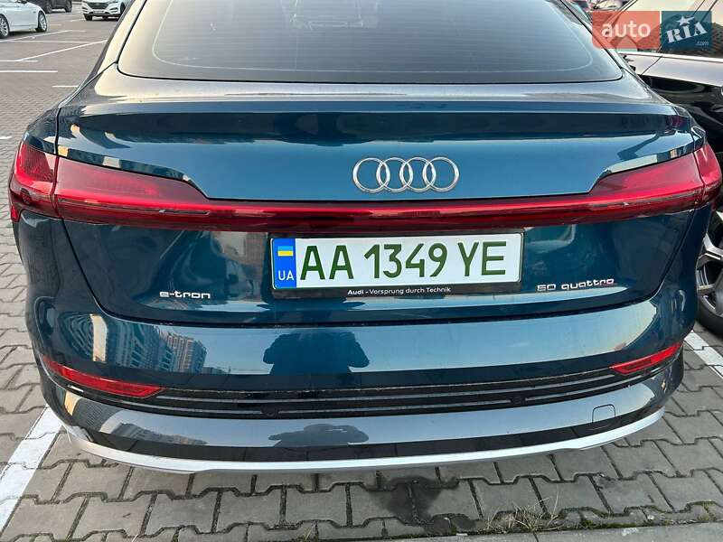Позашляховик / Кросовер Audi e-tron Sportback 2021 в Києві