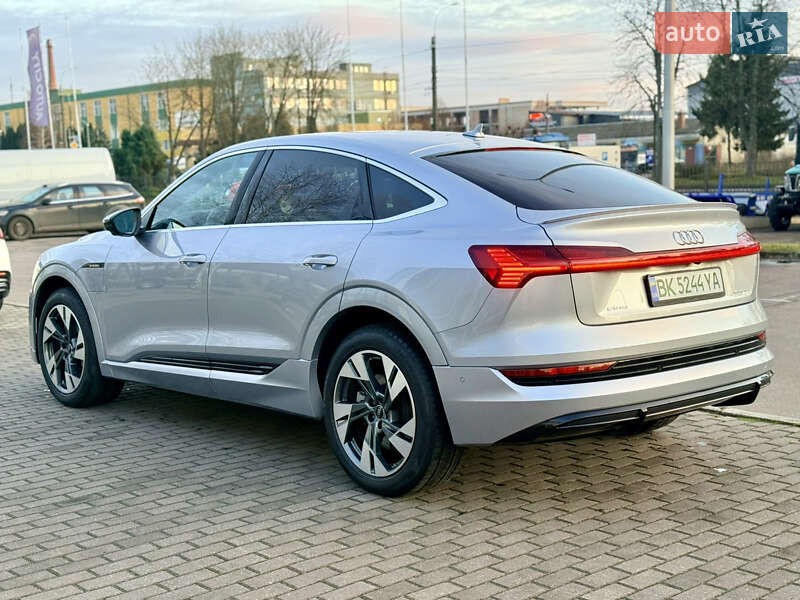 Позашляховик / Кросовер Audi e-tron Sportback 2022 в Рівному