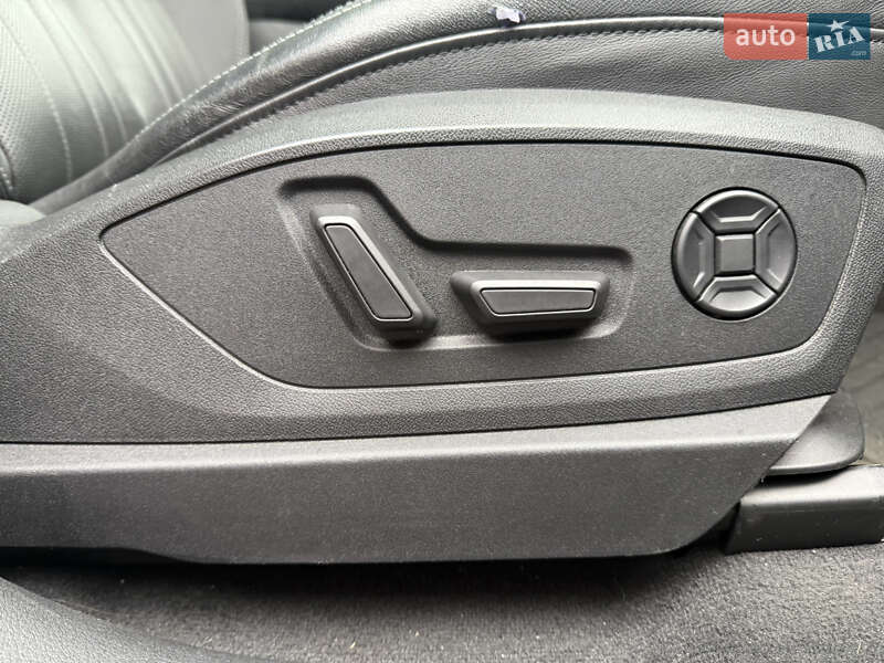 Позашляховик / Кросовер Audi e-tron Sportback 2020 в Стрию