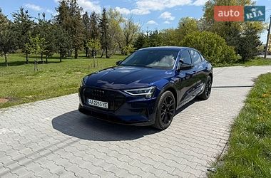 Позашляховик / Кросовер Audi e-tron Sportback 2022 в Києві