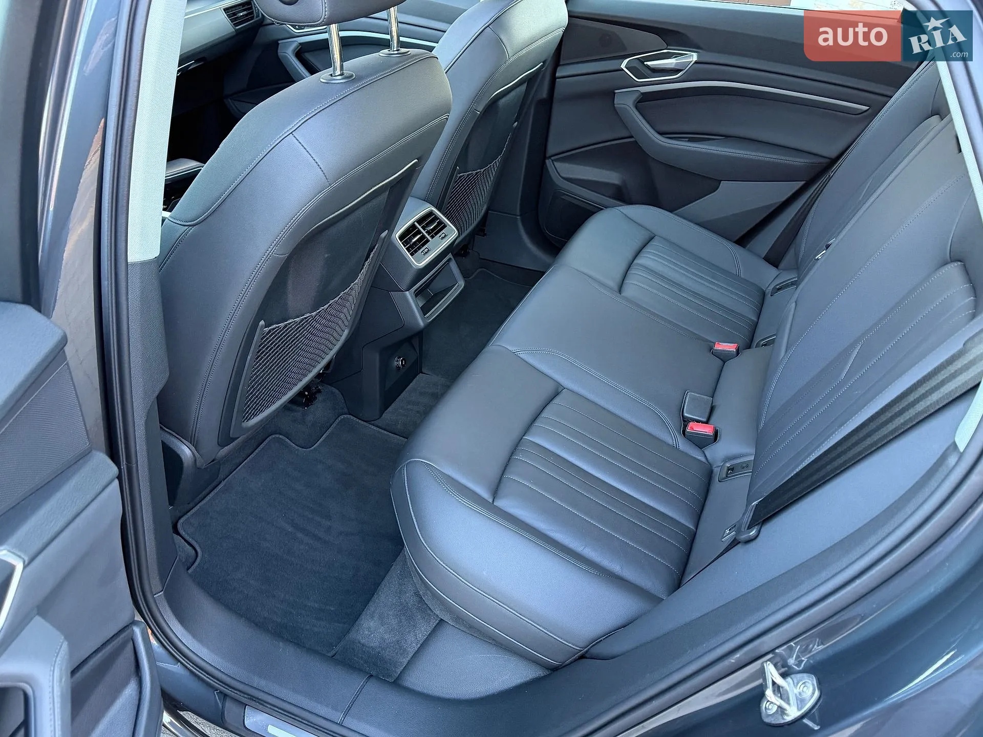 2020 Audi e-tron Sportback - мініатюра 8