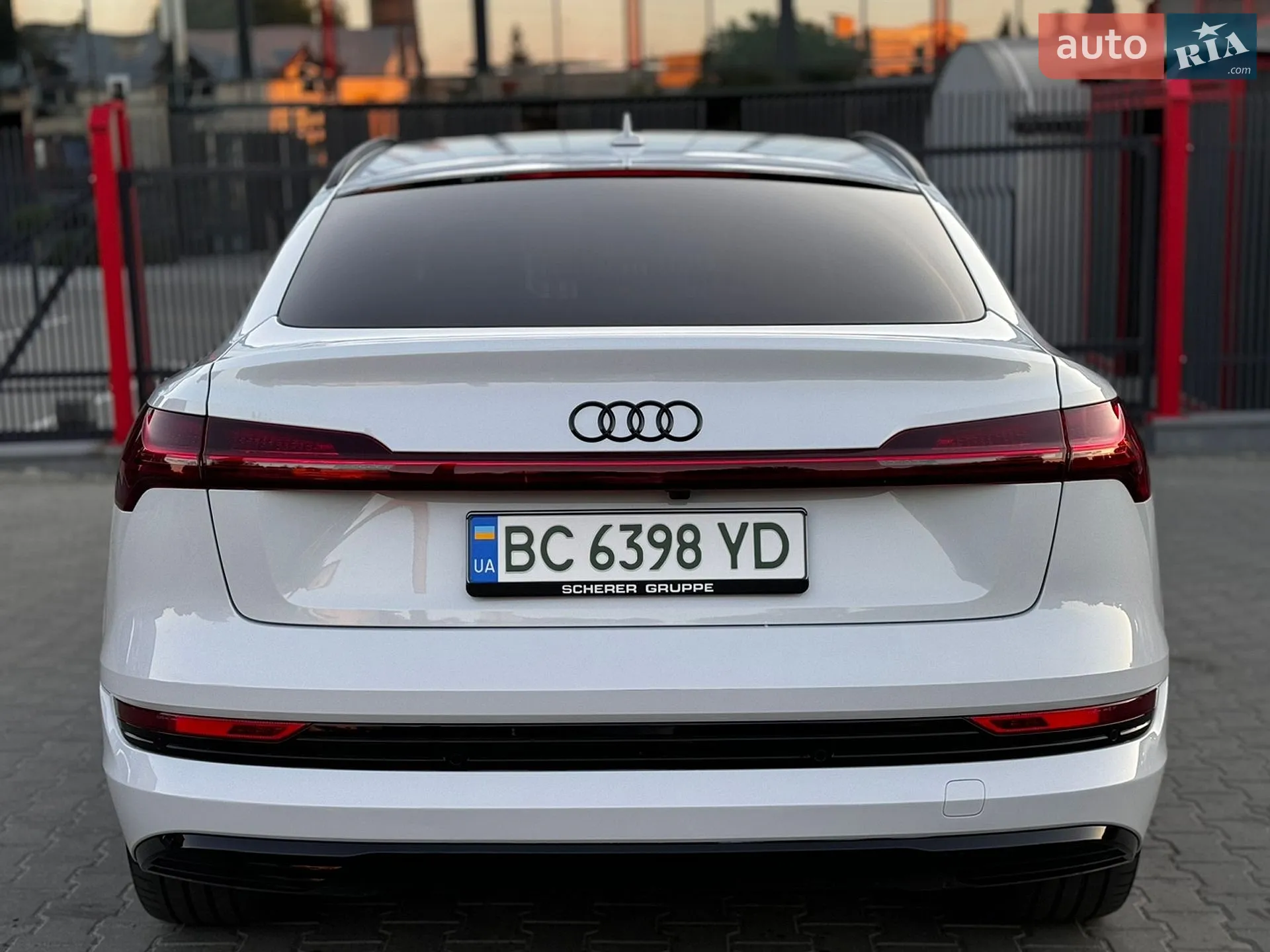 2022 Audi e-tron Sportback - мініатюра 8