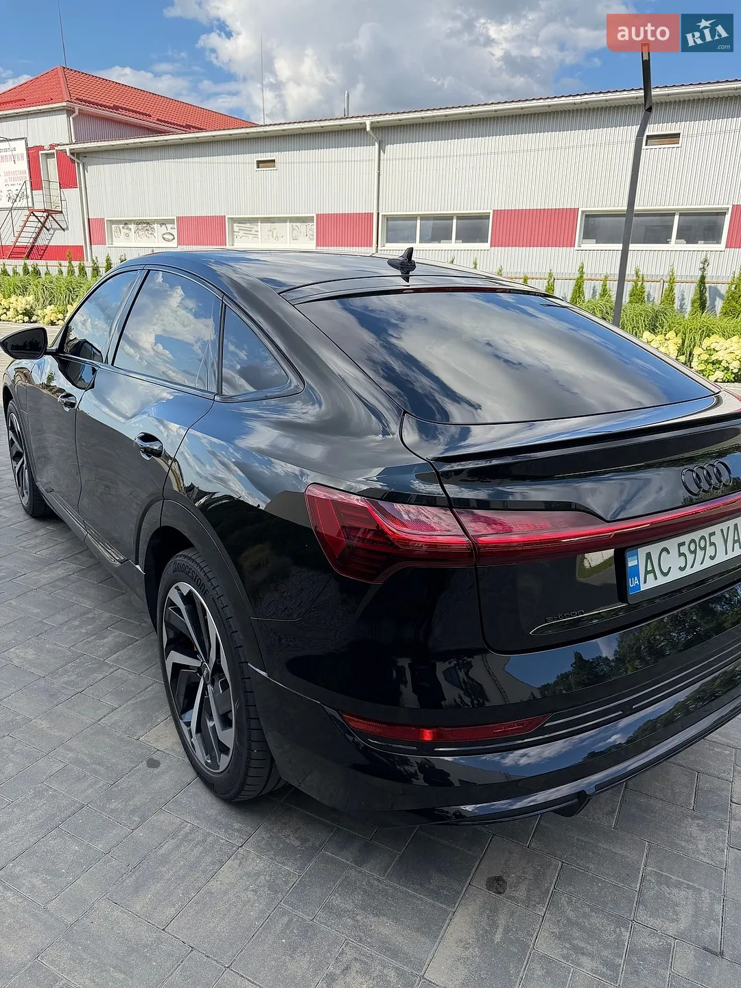 2022 Audi e-tron Sportback - мініатюра 11