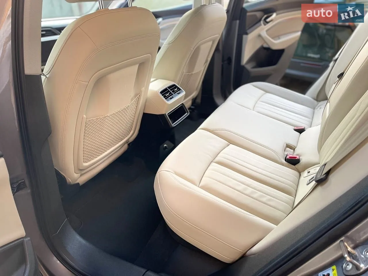 2020 Audi e-tron Sportback - мініатюра 27