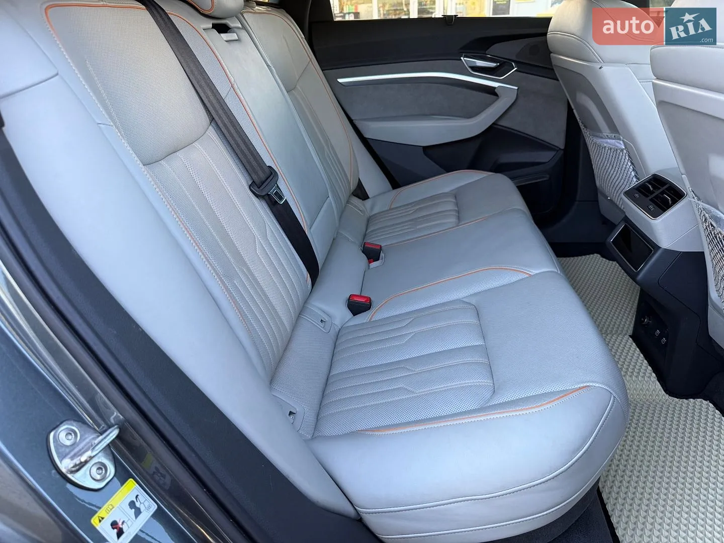 2020 Audi e-tron Sportback - мініатюра 16