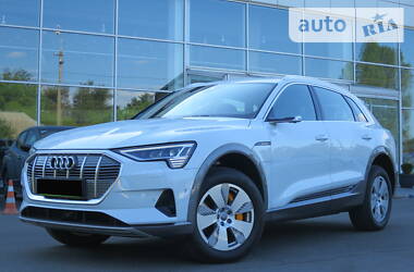 Позашляховик / Кросовер Audi e-tron 2019 в 