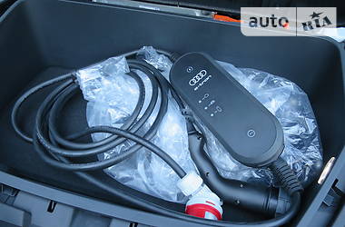 Позашляховик / Кросовер Audi e-tron 2019 в 