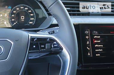 Позашляховик / Кросовер Audi e-tron 2019 в 
