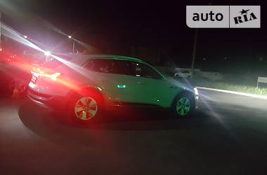 Позашляховик / Кросовер Audi e-tron 2019 в 