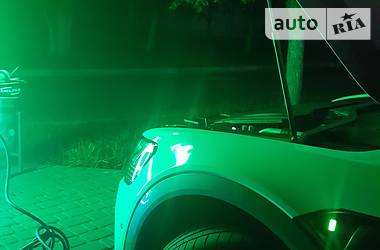 Позашляховик / Кросовер Audi e-tron 2019 в 