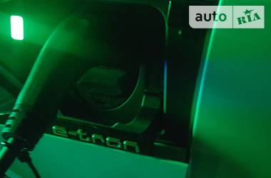 Позашляховик / Кросовер Audi e-tron 2019 в 