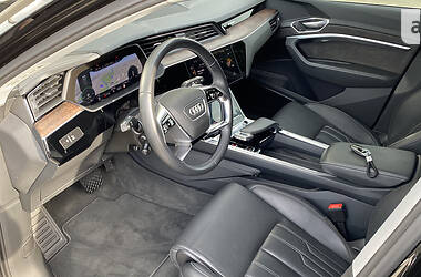 Внедорожник / Кроссовер Audi e-tron 2019 в 