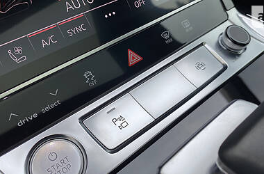 Внедорожник / Кроссовер Audi e-tron 2019 в 