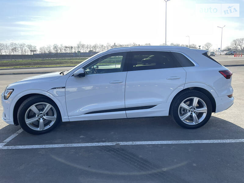 Внедорожник / Кроссовер Audi e-tron 2019 в Днепре фото 7 Внедорожник / Кроссовер Audi e-tron 2019 в Днепре