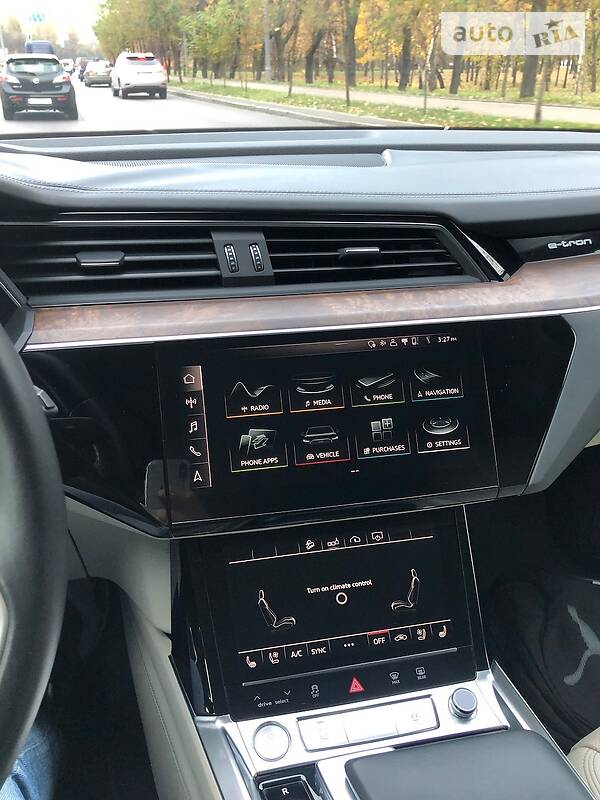 Позашляховик / Кросовер Audi e-tron 2019 в Києві