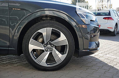 Внедорожник / Кроссовер Audi e-tron 2019 в 