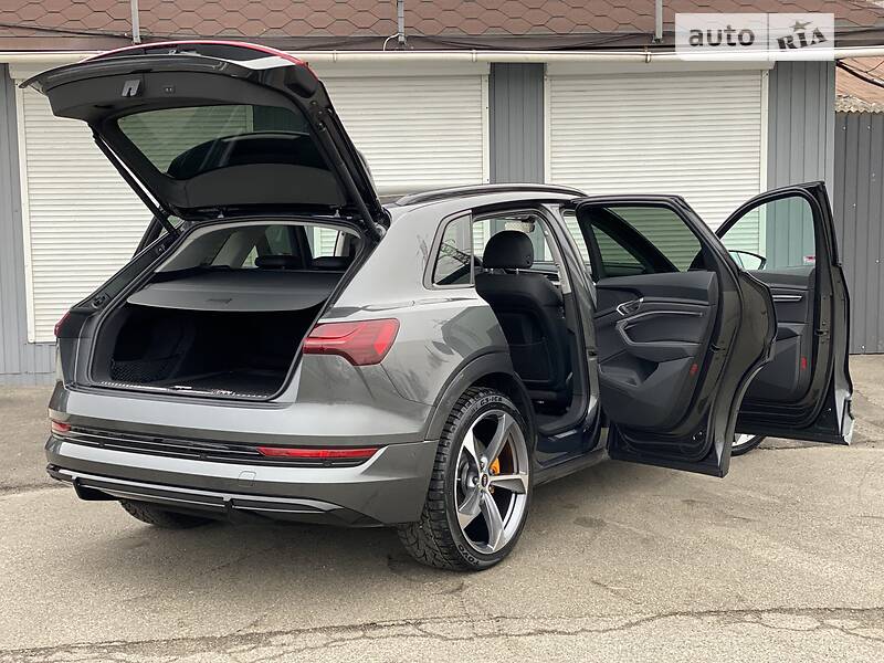 Позашляховик / Кросовер Audi e-tron 2022 в Києві