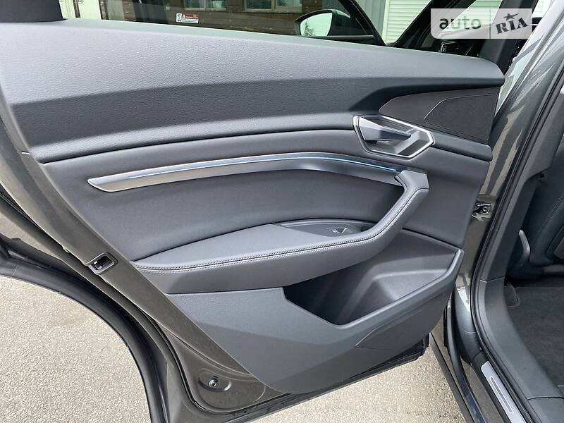 Позашляховик / Кросовер Audi e-tron 2022 в Києві