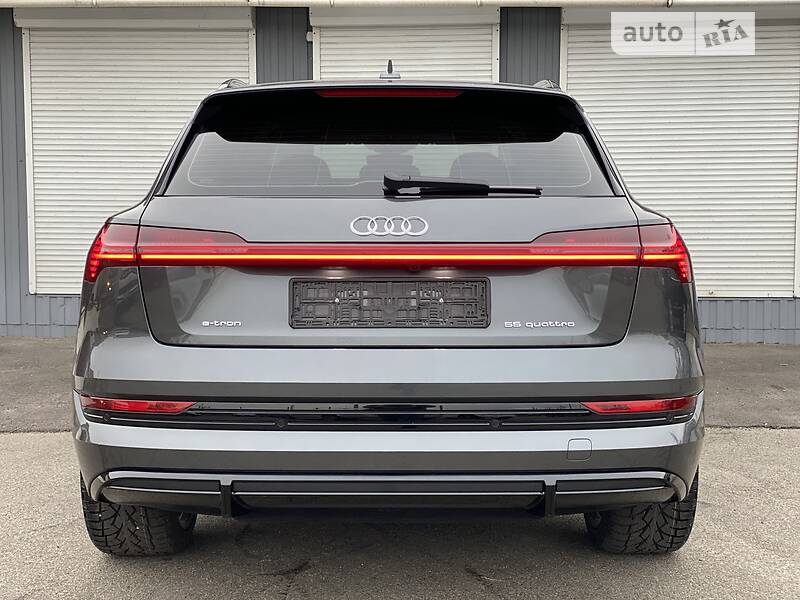 Позашляховик / Кросовер Audi e-tron 2022 в Києві