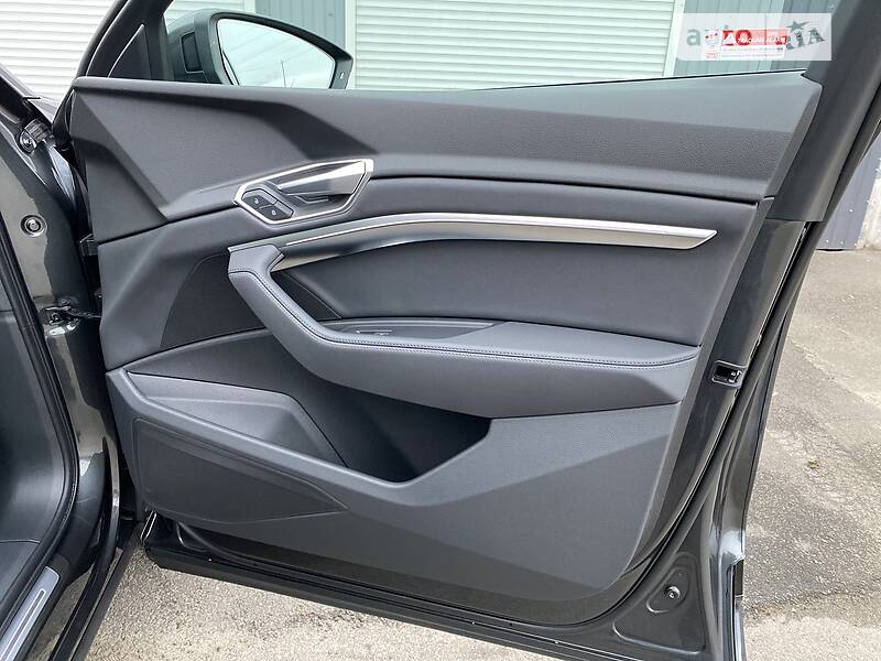 Позашляховик / Кросовер Audi e-tron 2022 в Києві