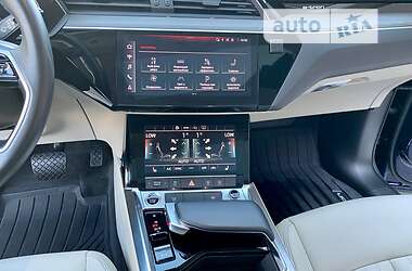 Внедорожник / Кроссовер Audi e-tron 2020 в 