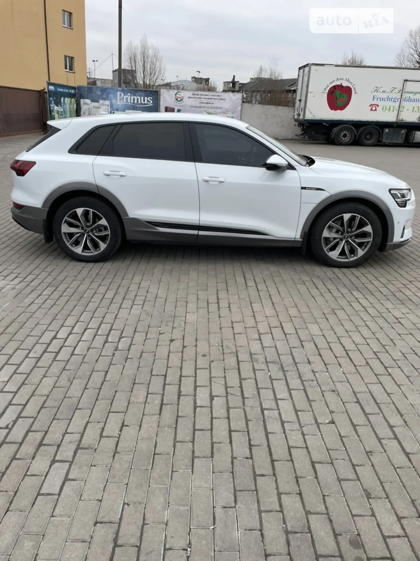2020 Audi e-tron - мініатюра 2