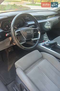Внедорожник / Кроссовер Audi e-tron 2019 в 