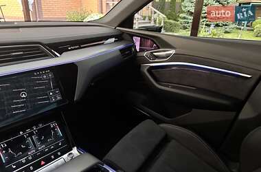 Внедорожник / Кроссовер Audi e-tron 2020 в 