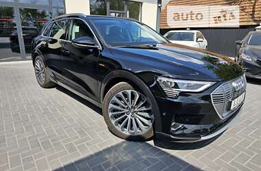 Позашляховик / Кросовер Audi e-tron 2020 в 