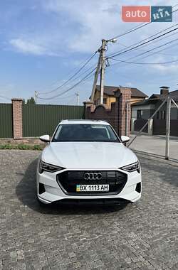 Позашляховик / Кросовер Audi e-tron 2021 в 