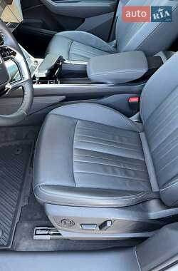 Позашляховик / Кросовер Audi e-tron 2021 в 