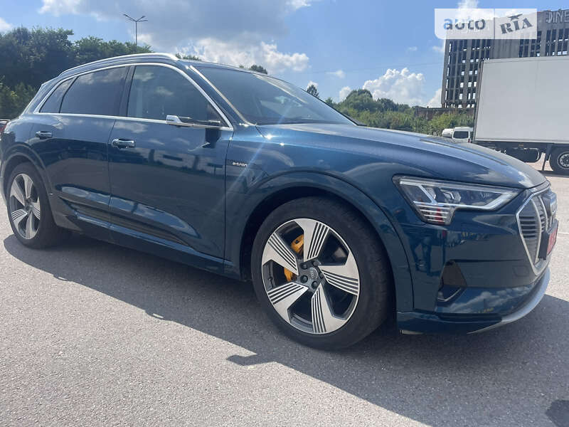 Внедорожник / Кроссовер Audi e-tron 2019 в 