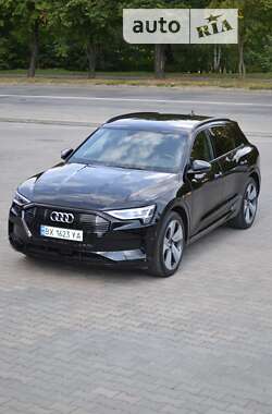 Позашляховик / Кросовер Audi e-tron 2019 в 