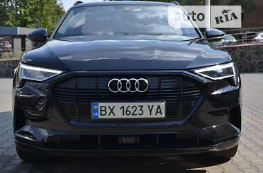 Позашляховик / Кросовер Audi e-tron 2019 в 