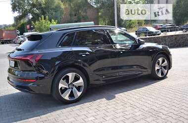 Позашляховик / Кросовер Audi e-tron 2019 в 