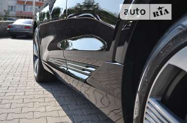 Позашляховик / Кросовер Audi e-tron 2019 в 