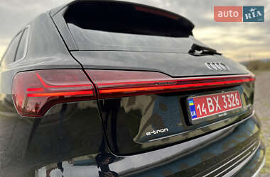 Внедорожник / Кроссовер Audi e-tron 2019 в 