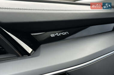 Внедорожник / Кроссовер Audi e-tron 2019 в 
