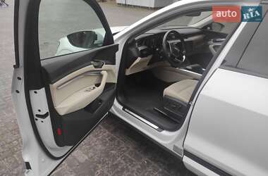 Внедорожник / Кроссовер Audi e-tron 2022 в 