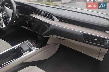 Внедорожник / Кроссовер Audi e-tron 2022 в 